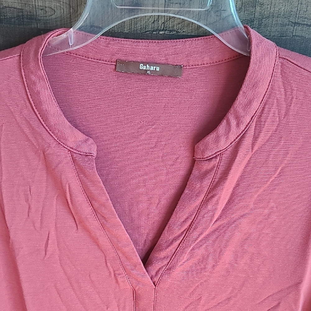 Women's Blouse - Picture 3 of 8